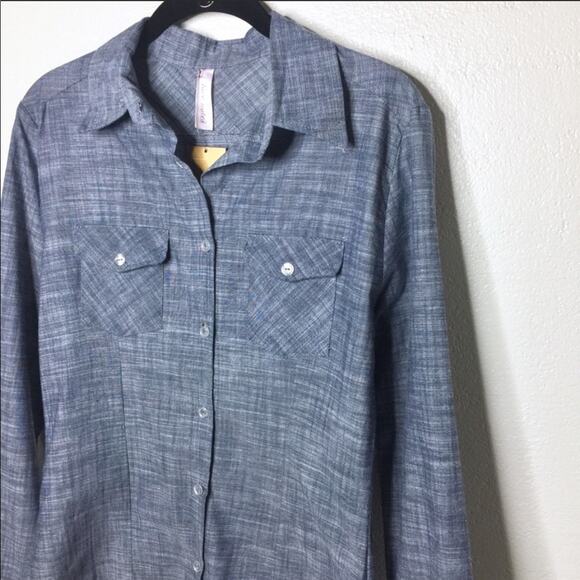 Francesca’s Love Notes Denim Chambray Top Size Small - Picture 2 of 6